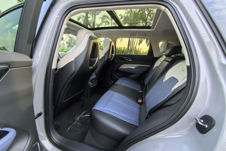 Used Hongqi HS3 2023 2.0T All-Wheel-Drive Youwei Version Left Rear Seat