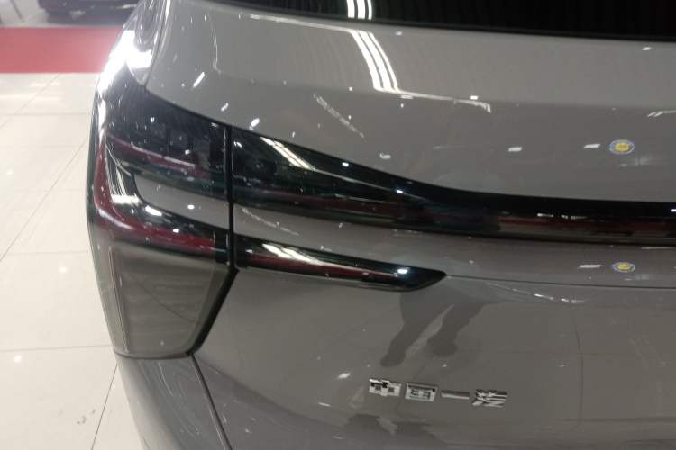 Used Hongqi HS3 2023 2.0T All-Wheel-Drive Youwei Version Left Rear Taillight