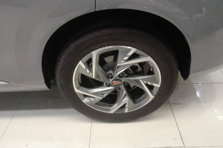 Used Hongqi HS3 2023 2.0T All-Wheel-Drive Youwei Version Left Rear Wheel Hub