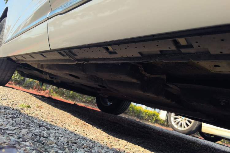 Used Hongqi HS3 2023 1.5T Two-Wheel Drive Shanwei Edition Left Side Sill