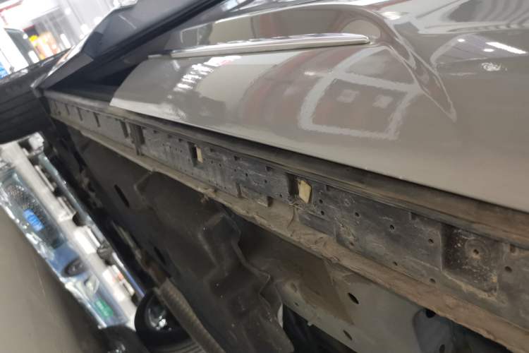 Used Hongqi HS3 2023 2.0T All-Wheel-Drive Youwei Version Left Side Sill
