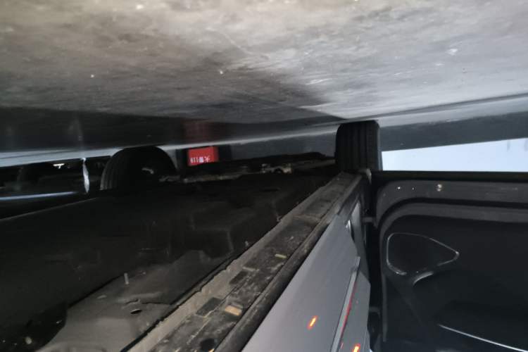 Used Hongqi HS3 2023 1.5T Two-Wheel Drive Shanwei Edition Left Side Sill