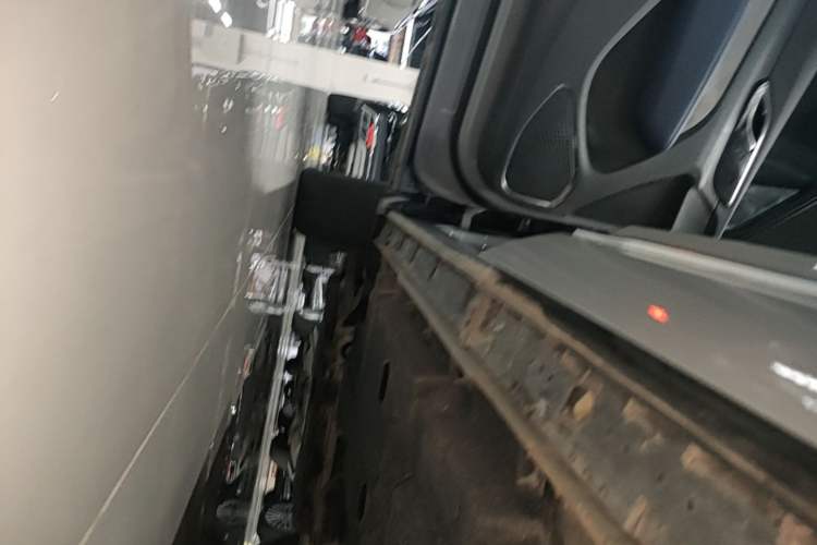 Used Hongqi HS3 2023 2.0T All-Wheel-Drive Youwei Version Left Side Sill