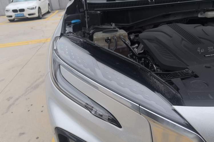 Used Hongqi HS3 2023 1.5T Two-Wheel Drive Shanwei Edition Right Front Headlight