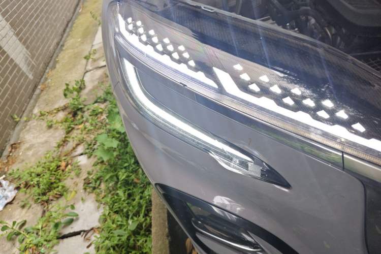 Used Hongqi HS3 2023 1.5T Two-Wheel Drive Shanwei Edition Right Front Headlight