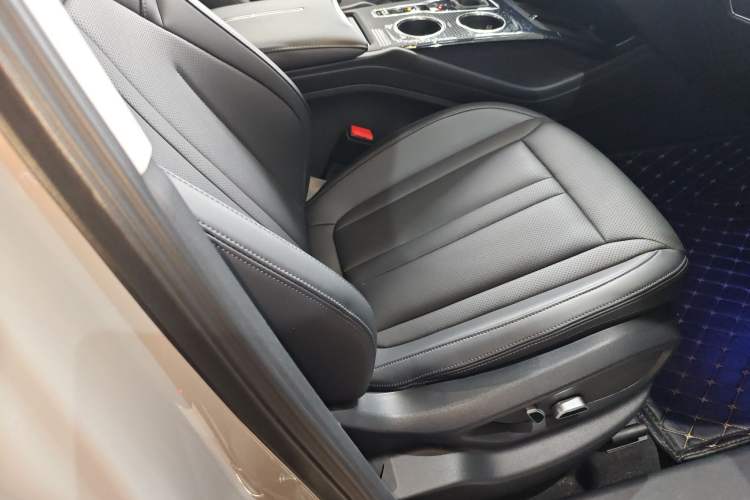 Used Hongqi HS3 2023 2.0T Two-Wheel Drive Available Version Right Front Seat