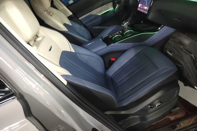 Used Hongqi HS3 2023 2.0T All-Wheel-Drive Youwei Version Right Front Seat