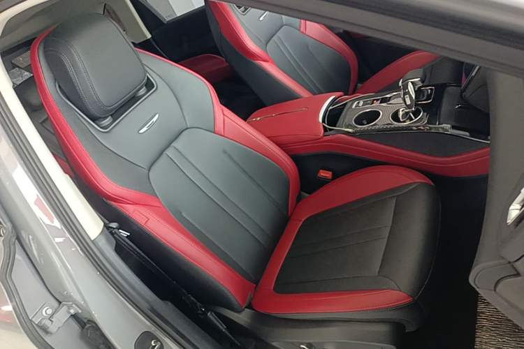 Used Hongqi HS3 2023 1.5T Two-Wheel Drive Shanwei Edition Right Front Seat