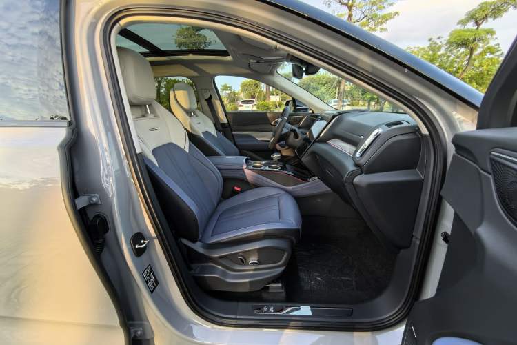 Used Hongqi HS3 2023 2.0T All-Wheel-Drive Youwei Version Right Front Seat
