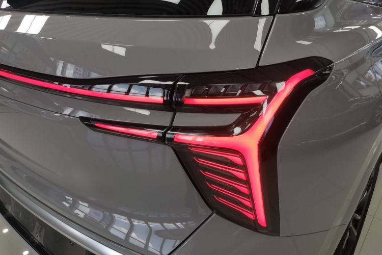Used Hongqi HS3 2023 2.0T All-Wheel-Drive Youwei Version Right Rear Taillight