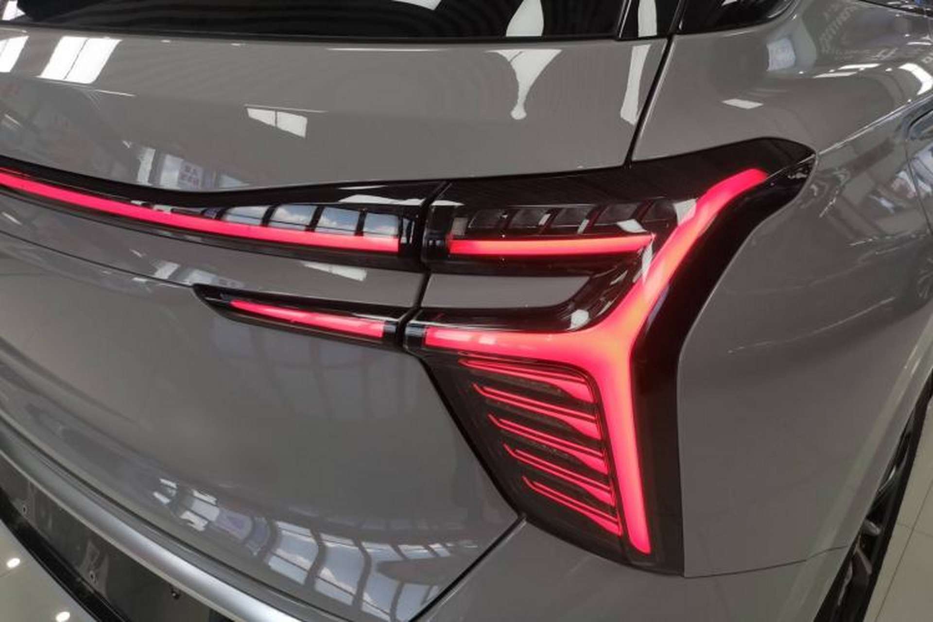 Used Hongqi HS3 2023 2.0T All-Wheel-Drive Youwei Version Right Rear Taillight