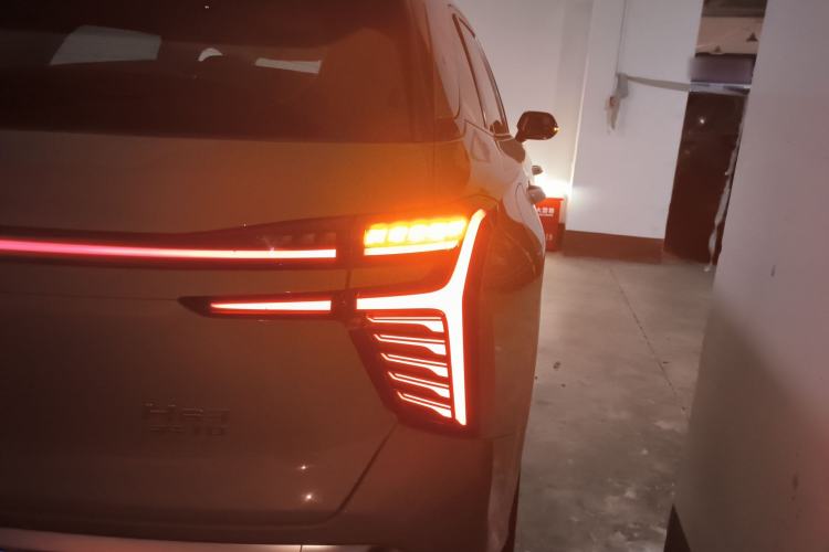 Used Hongqi HS3 2023 1.5T Two-Wheel Drive Shanwei Edition Right Rear Taillight