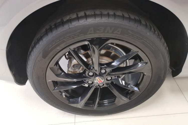 Used Hongqi HS3 2023 2.0T All-Wheel-Drive Youwei Version Right Rear Wheel Hub