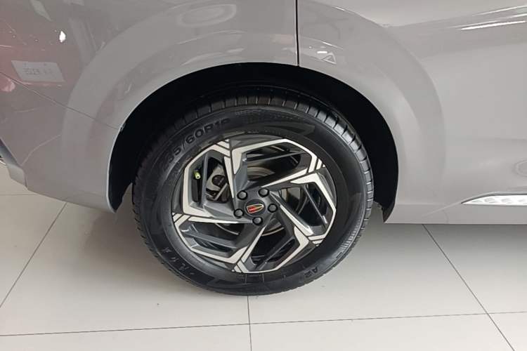 Used Hongqi HS3 2023 1.5T Two-Wheel Drive Shanwei Edition Right Rear Wheel Hub