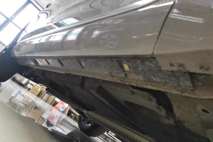Used Hongqi HS3 2023 2.0T All-Wheel-Drive Youwei Version Right Side Sill