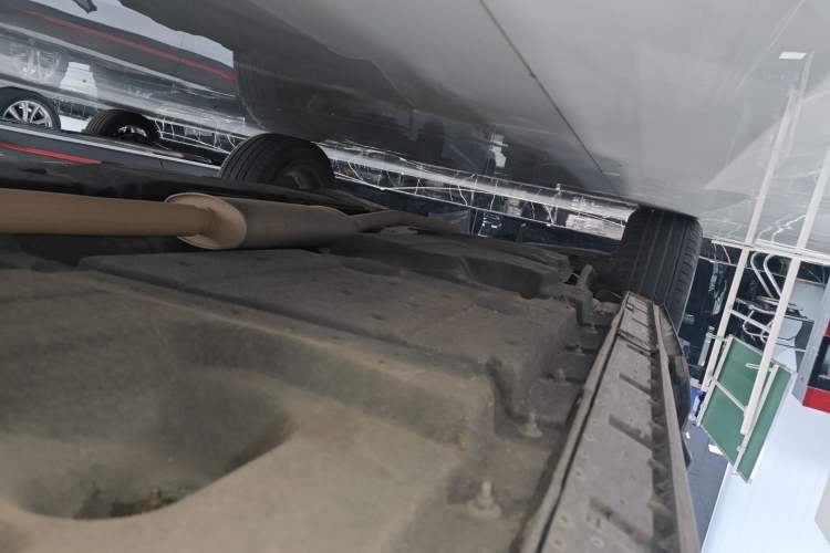 Used Hongqi HS3 2023 1.5T Two-Wheel Drive Shanwei Edition Right Side Sill