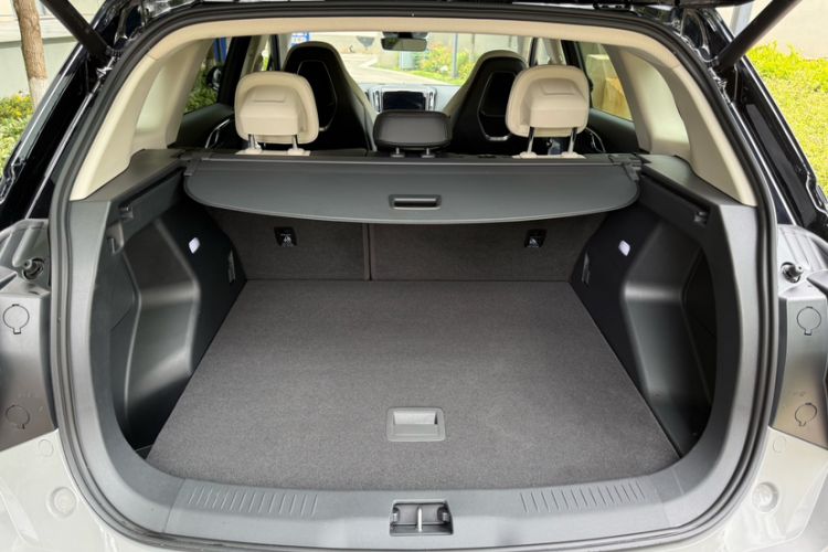 Used Hongqi HS3 2023 2.0T All-Wheel-Drive Youwei Version Trunk