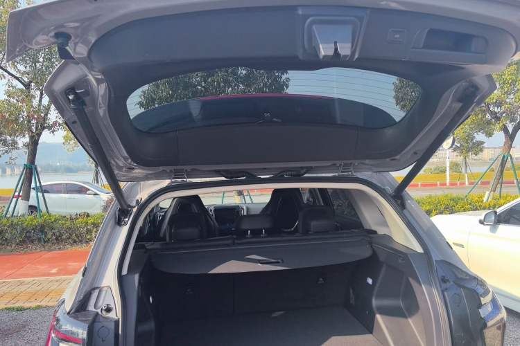 Used Hongqi HS3 2023 1.5T Two-Wheel Drive Shanwei Edition Trunk