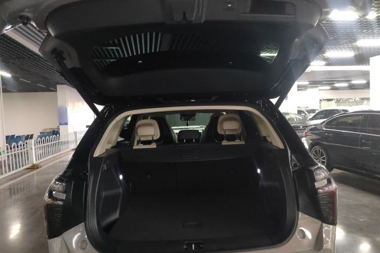 Used Hongqi HS3 2023 2.0T All-Wheel-Drive Youwei Version Trunk