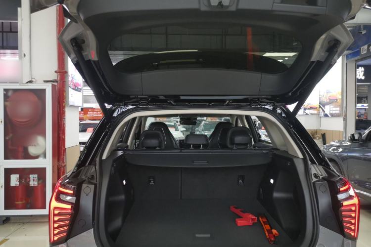 Used Hongqi HS3 2023 2.0T All-Wheel-Drive Youwei Version Trunk