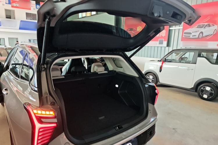 Used Hongqi HS3 2023 2.0T All-Wheel-Drive Youwei Version Trunk