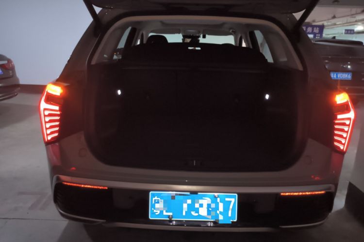 Used Hongqi HS3 2023 1.5T Two-Wheel Drive Shanwei Edition Trunk