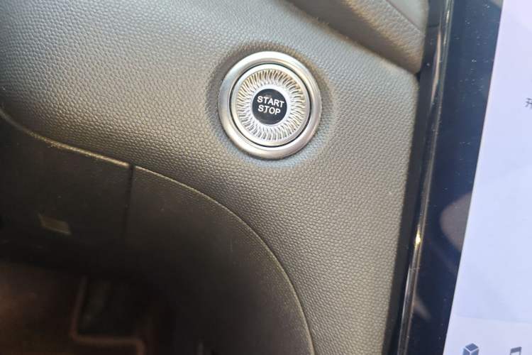 Used Hongqi HS3 2023 1.5T Two-Wheel Drive Shanwei Edition Vehicle Key