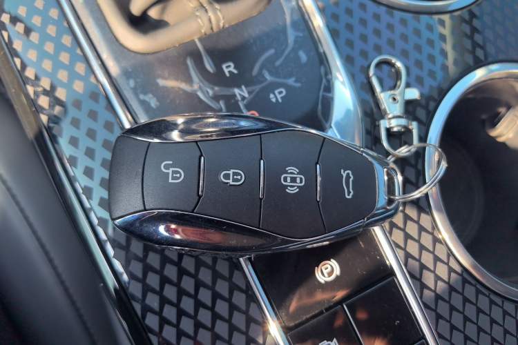 Used Hongqi HS3 2023 1.5T Two-Wheel Drive Shanwei Edition Vehicle Key
