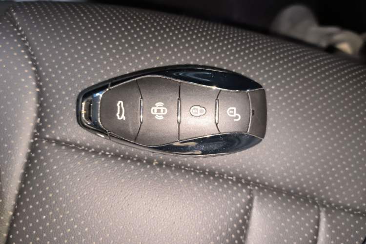 Used Hongqi HS3 2023 1.5T Two-Wheel Drive Shanwei Edition Vehicle Key