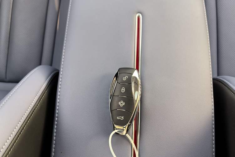 Used Hongqi HS3 2023 2.0T All-Wheel-Drive Youwei Version Vehicle Key