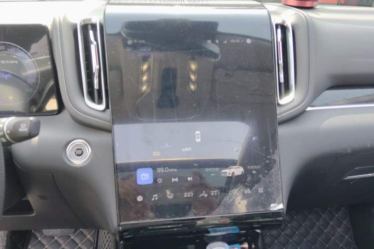 Used Hongqi HS3 2023 1.5T Two-Wheel Drive Shanwei Edition Audio And AC Panel