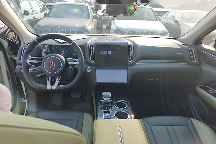 Used Hongqi HS3 2023 1.5T Two-Wheel Drive Shanwei Edition Center Console
