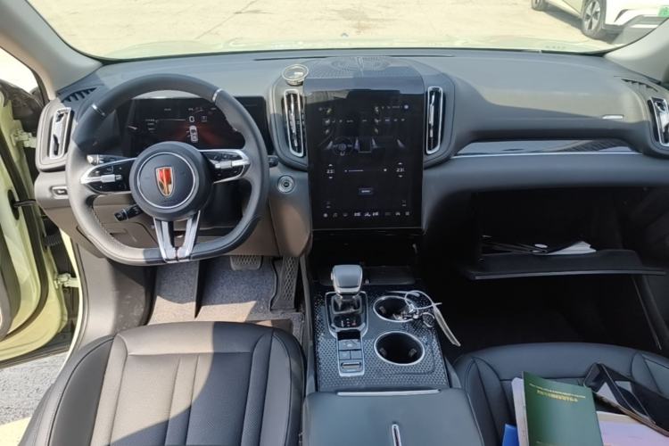 Used Hongqi HS3 2023 1.5T Two-Wheel Drive Shanwei Edition Center Console