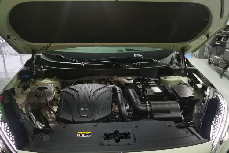 Used Hongqi HS3 2023 2.0T All-Wheel-Drive Youwei Version Engine Bay