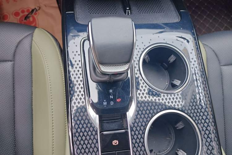Used Hongqi HS3 2023 1.5T Two-Wheel Drive Shanwei Edition Gear Lever