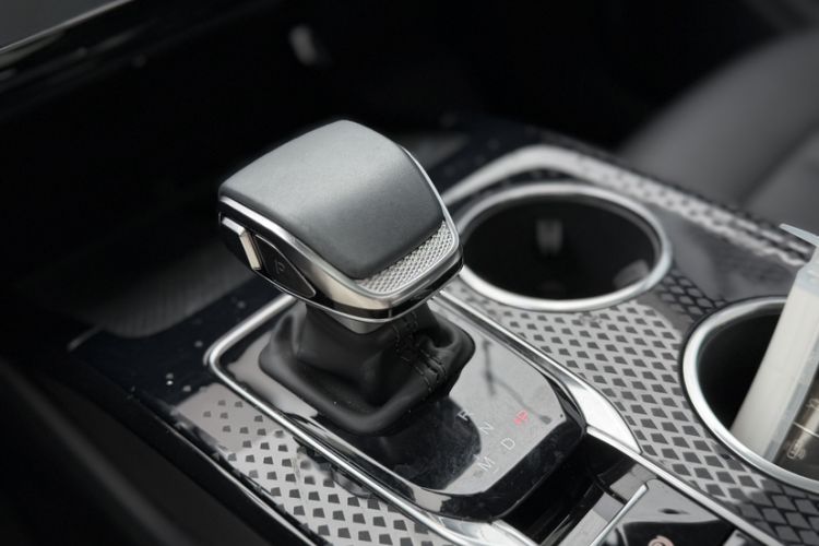 Used Hongqi HS3 2023 1.5T Two-Wheel Drive Shanwei Edition Gear Lever