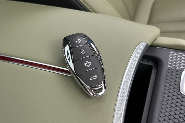 Used Hongqi HS3 2023 2.0T All-Wheel-Drive Youwei Version Interior 1