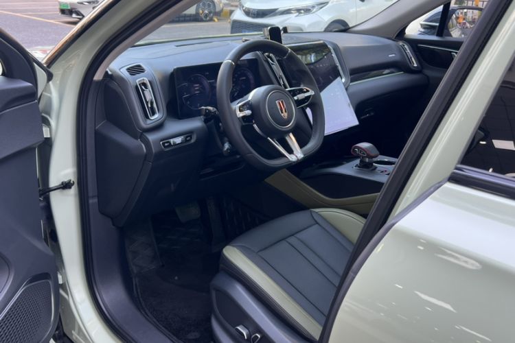Used Hongqi HS3 2023 1.5T Two-Wheel Drive Shanwei Edition Interior 2