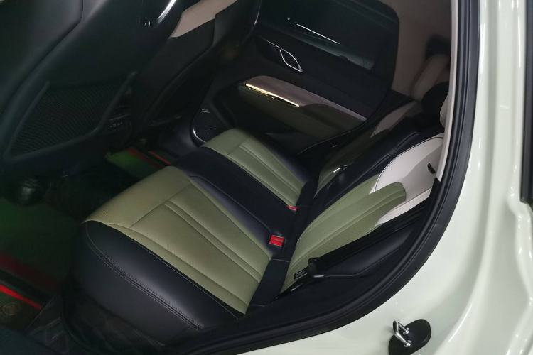 Used Hongqi HS3 2023 2.0T All-Wheel-Drive Youwei Version Interior 4