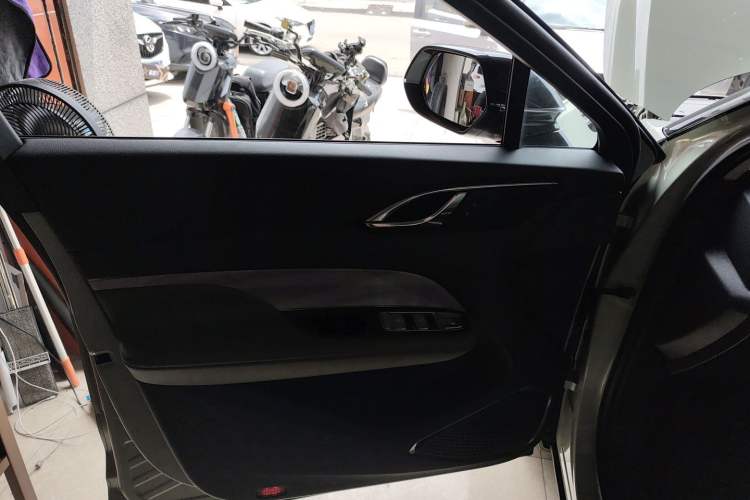 Used Hongqi HS3 2023 2.0T All-Wheel-Drive Youwei Version Interior 7