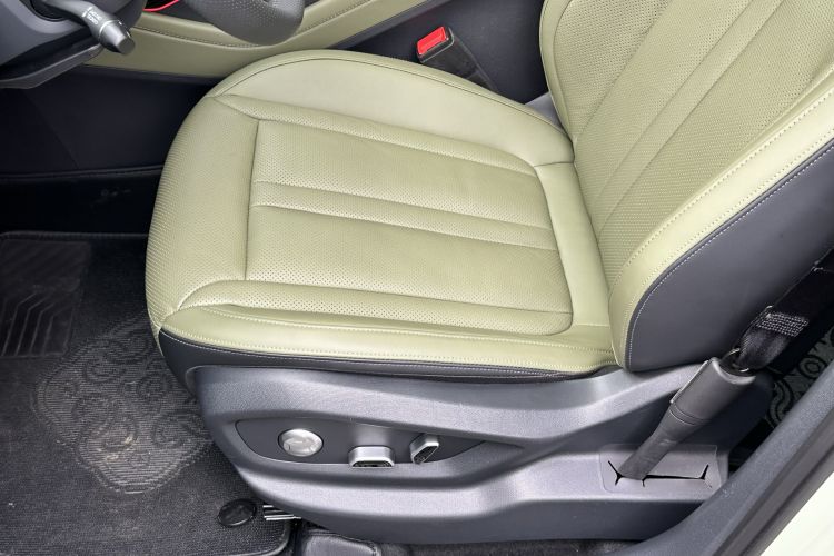 Used Hongqi HS3 2023 2.0T All-Wheel-Drive Youwei Version Left Front Seat
