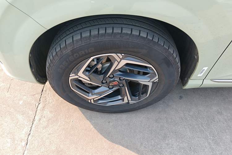 Used Hongqi HS3 2023 1.5T Two-Wheel Drive Shanwei Edition Left Front Wheel Hub