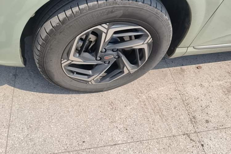 Used Hongqi HS3 2023 1.5T Two-Wheel Drive Shanwei Edition Left Front Wheel Hub
