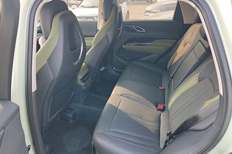 Used Hongqi HS3 2023 1.5T Two-Wheel Drive Shanwei Edition Left Rear Seat
