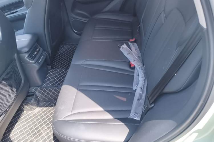 Used Hongqi HS3 2023 1.5T Two-Wheel Drive Shanwei Edition Left Rear Seat