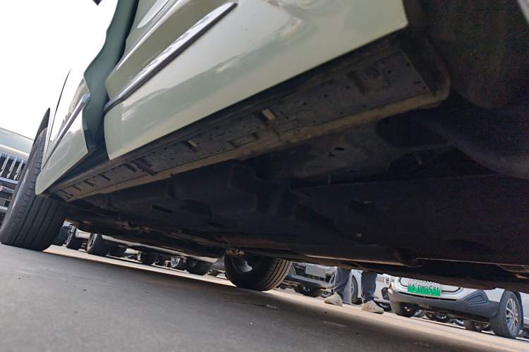 Used Hongqi HS3 2023 1.5T Two-Wheel Drive Shanwei Edition Left Side Sill