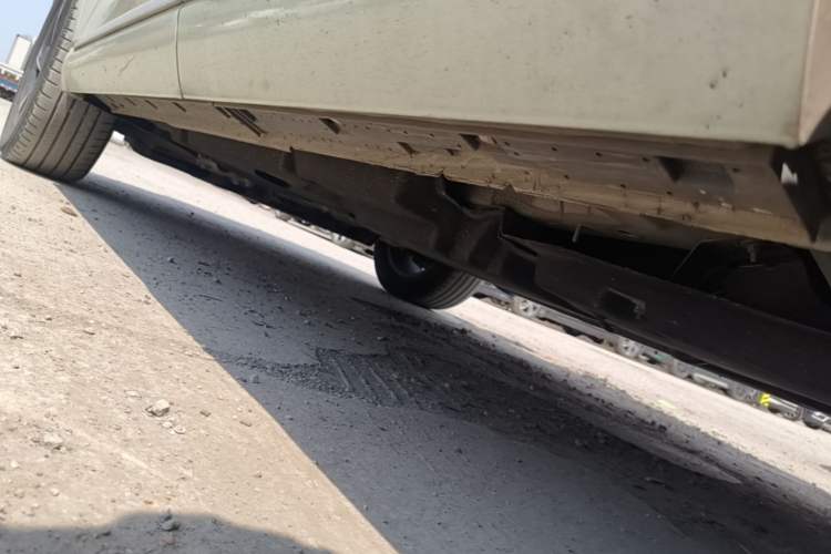 Used Hongqi HS3 2023 1.5T Two-Wheel Drive Shanwei Edition Left Side Sill