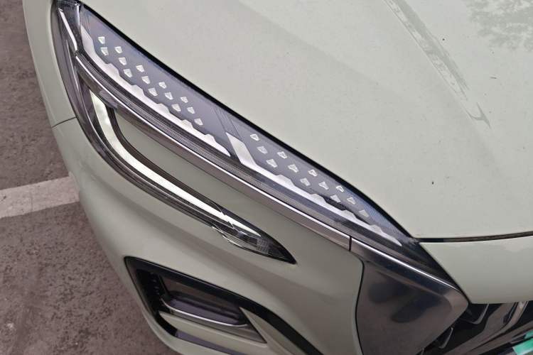Used Hongqi HS3 2023 1.5T Two-Wheel Drive Shanwei Edition Right Front Headlight