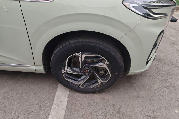 Used Hongqi HS3 2023 1.5T Two-Wheel Drive Shanwei Edition Right Front Wheel Hub