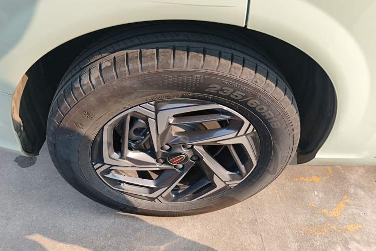 Used Hongqi HS3 2023 1.5T Two-Wheel Drive Shanwei Edition Right Rear Wheel Hub